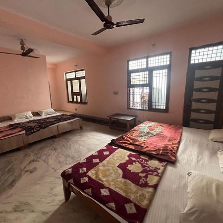 Sgh Guest House Mathura Eksteriør billede