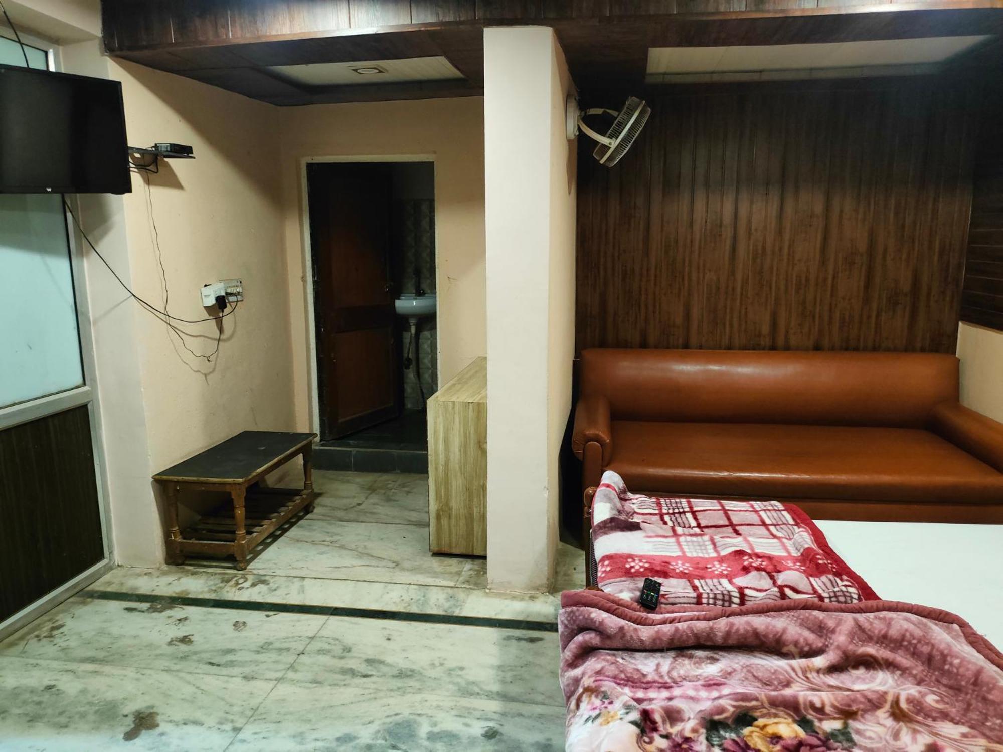 Sgh Guest House Mathura Eksteriør billede