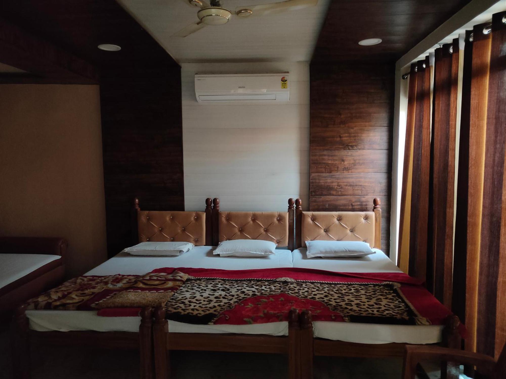 Sgh Guest House Mathura Eksteriør billede