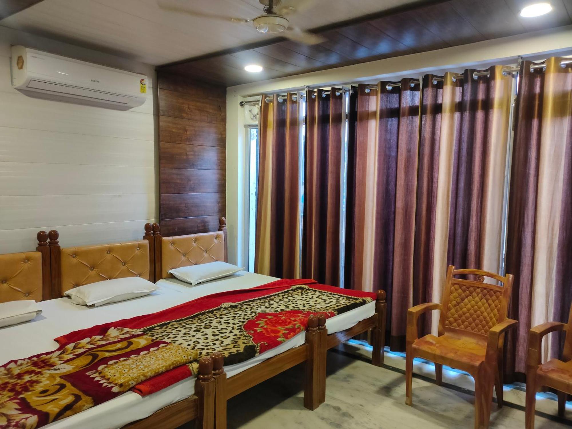 Sgh Guest House Mathura Eksteriør billede