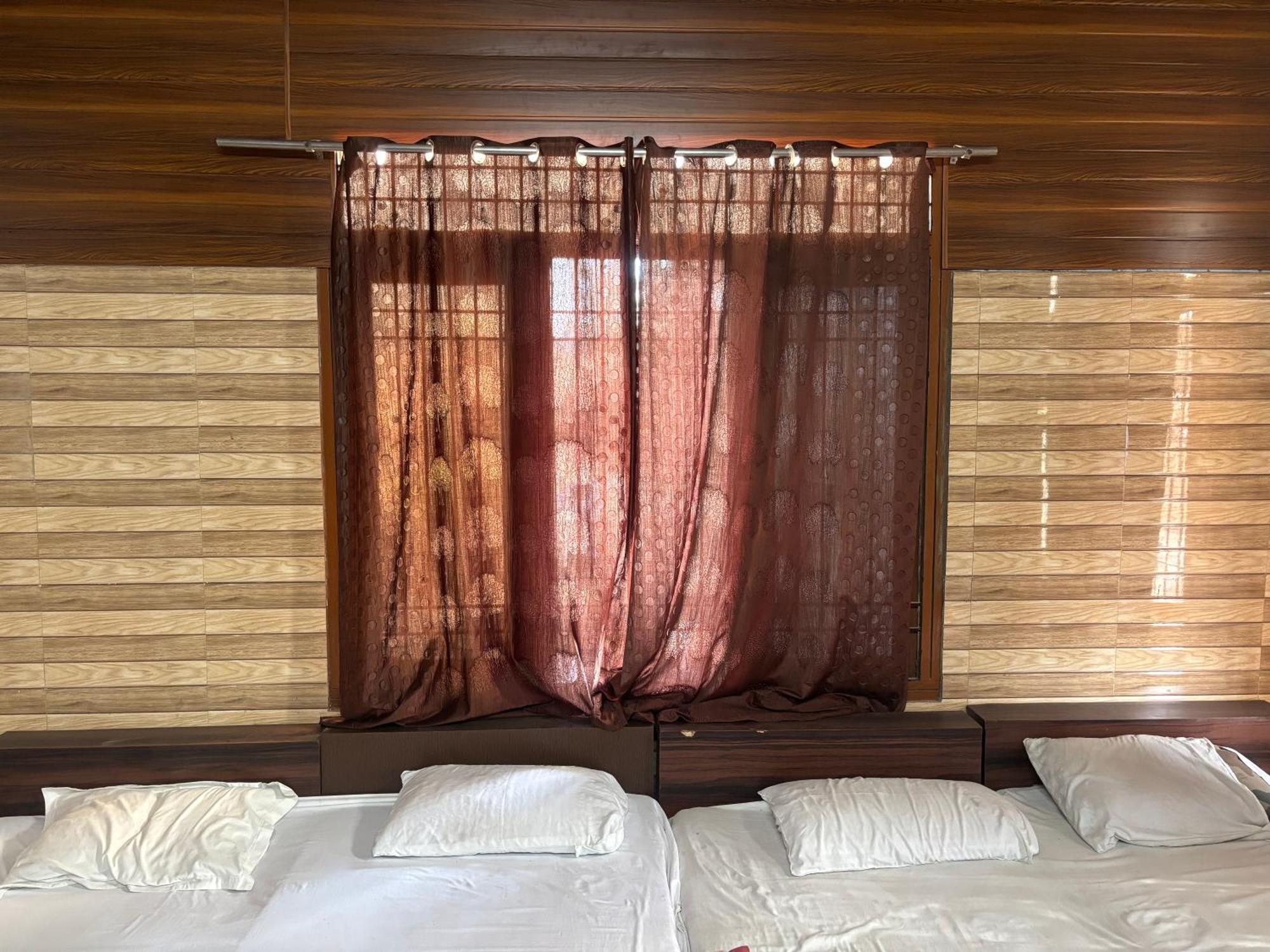 Sgh Guest House Mathura Eksteriør billede