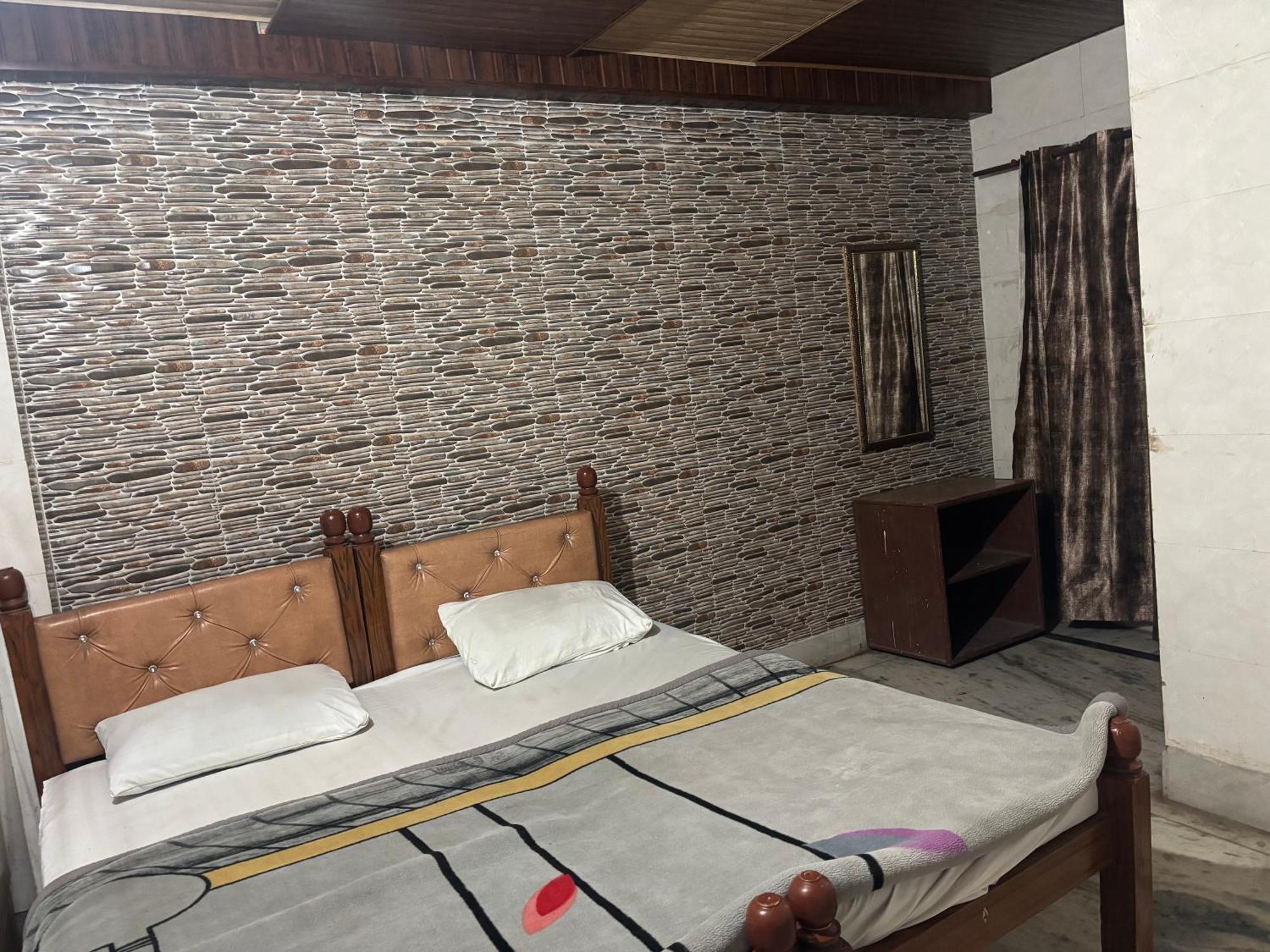 Sgh Guest House Mathura Eksteriør billede