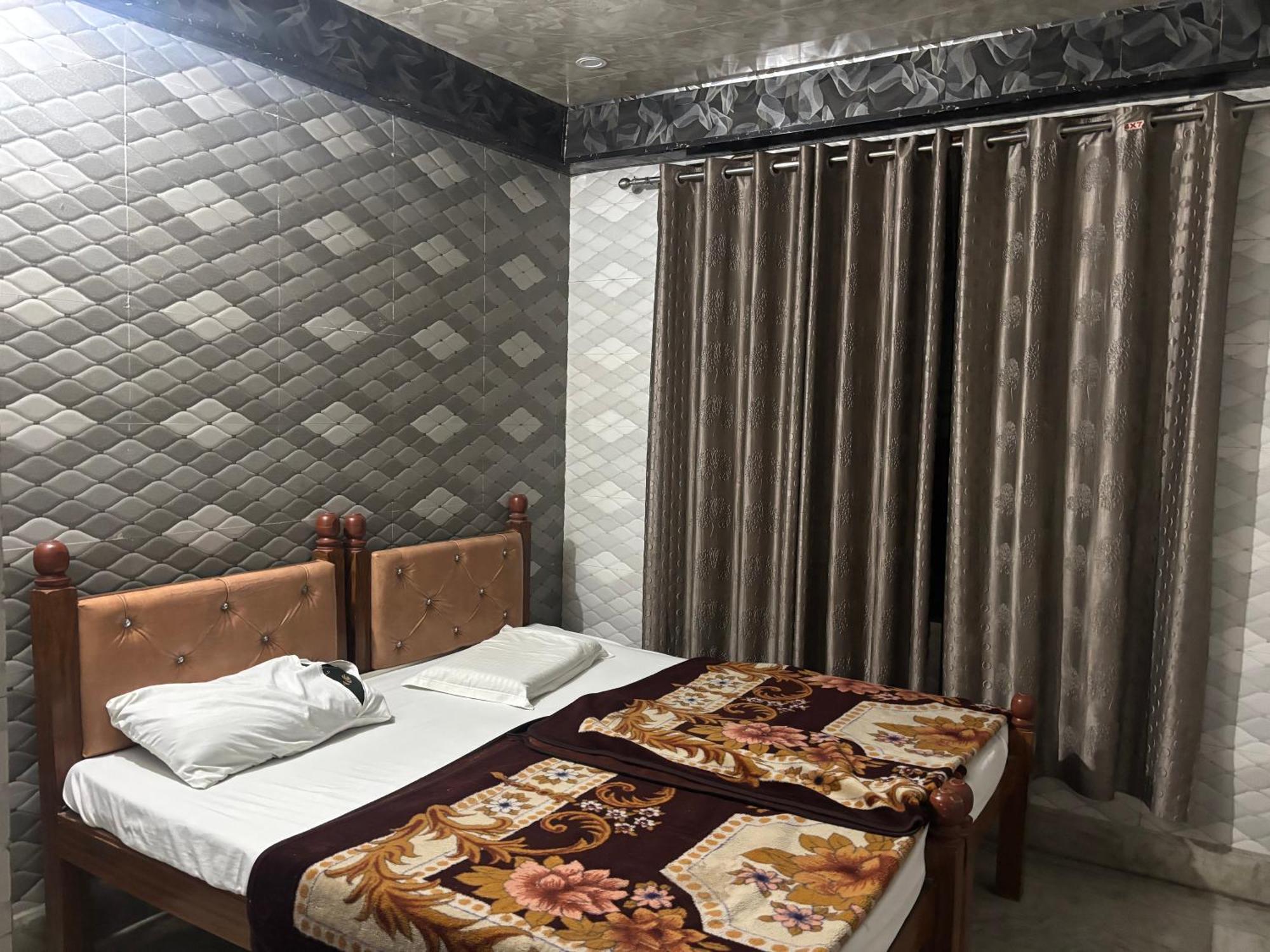Sgh Guest House Mathura Eksteriør billede