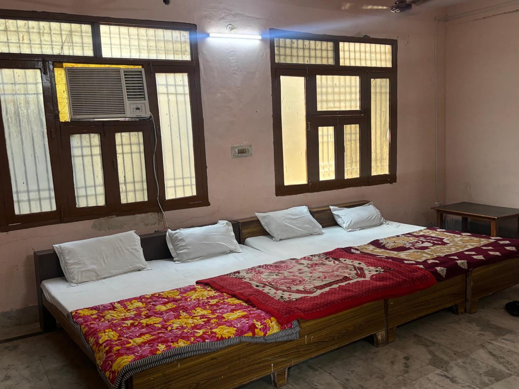 Sgh Guest House Mathura Eksteriør billede