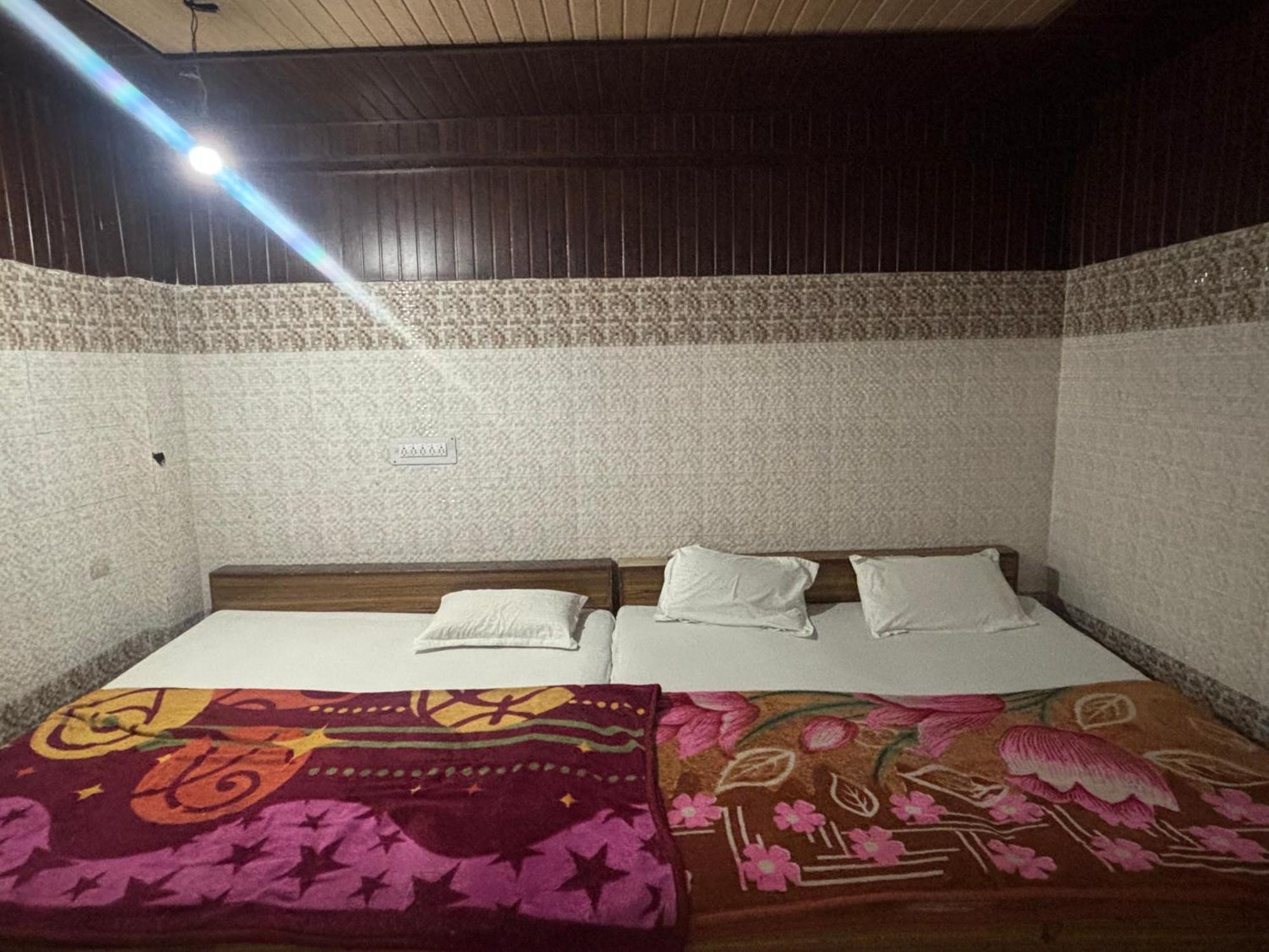 Sgh Guest House Mathura Eksteriør billede