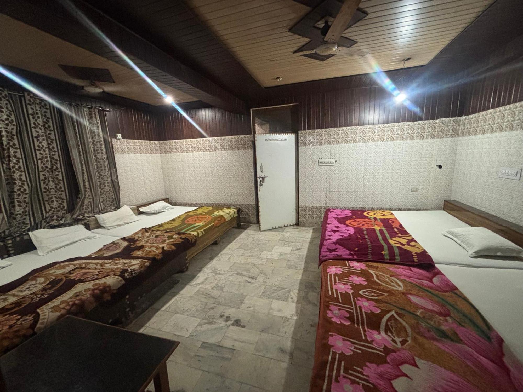 Sgh Guest House Mathura Eksteriør billede