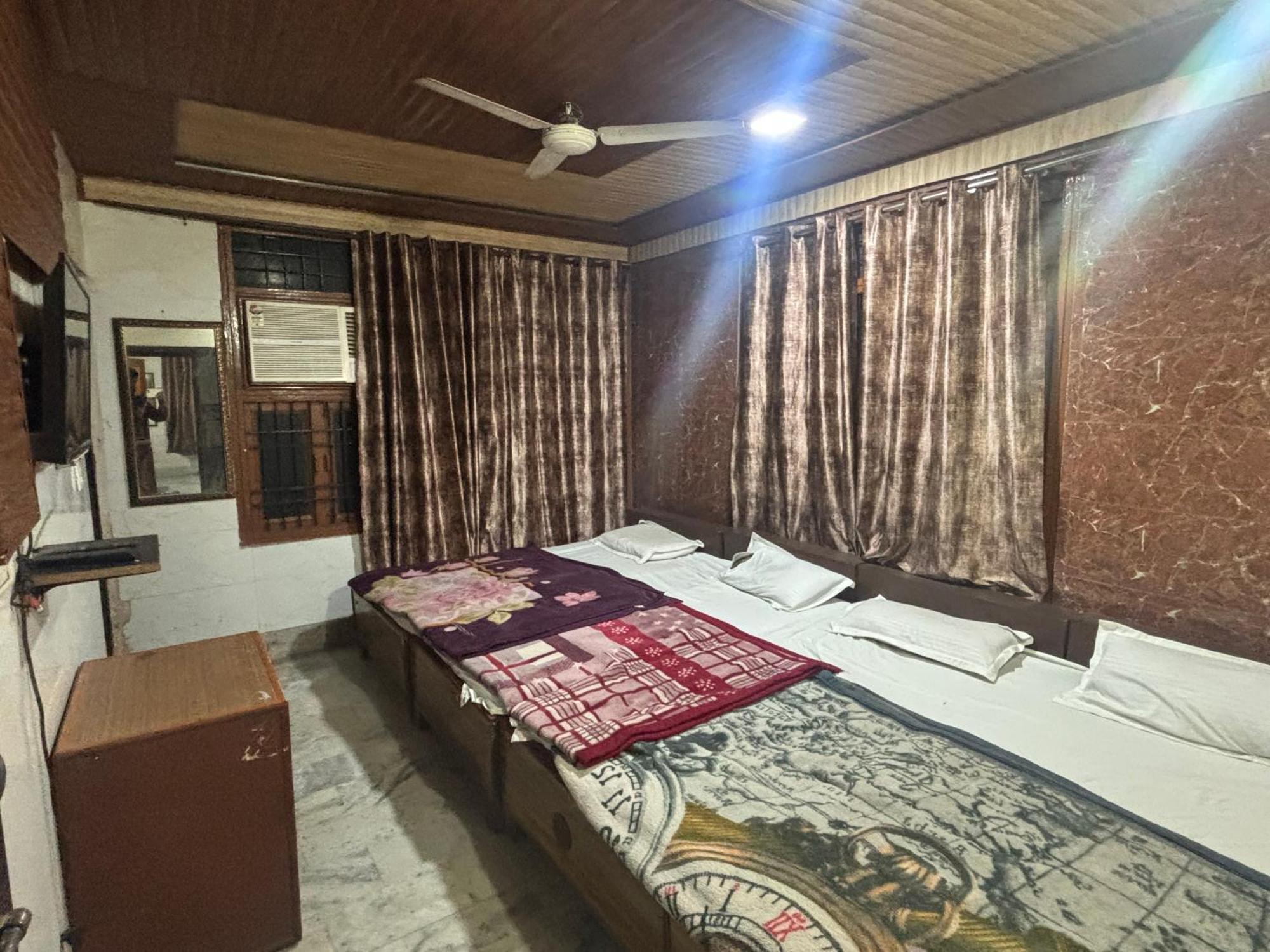 Sgh Guest House Mathura Eksteriør billede