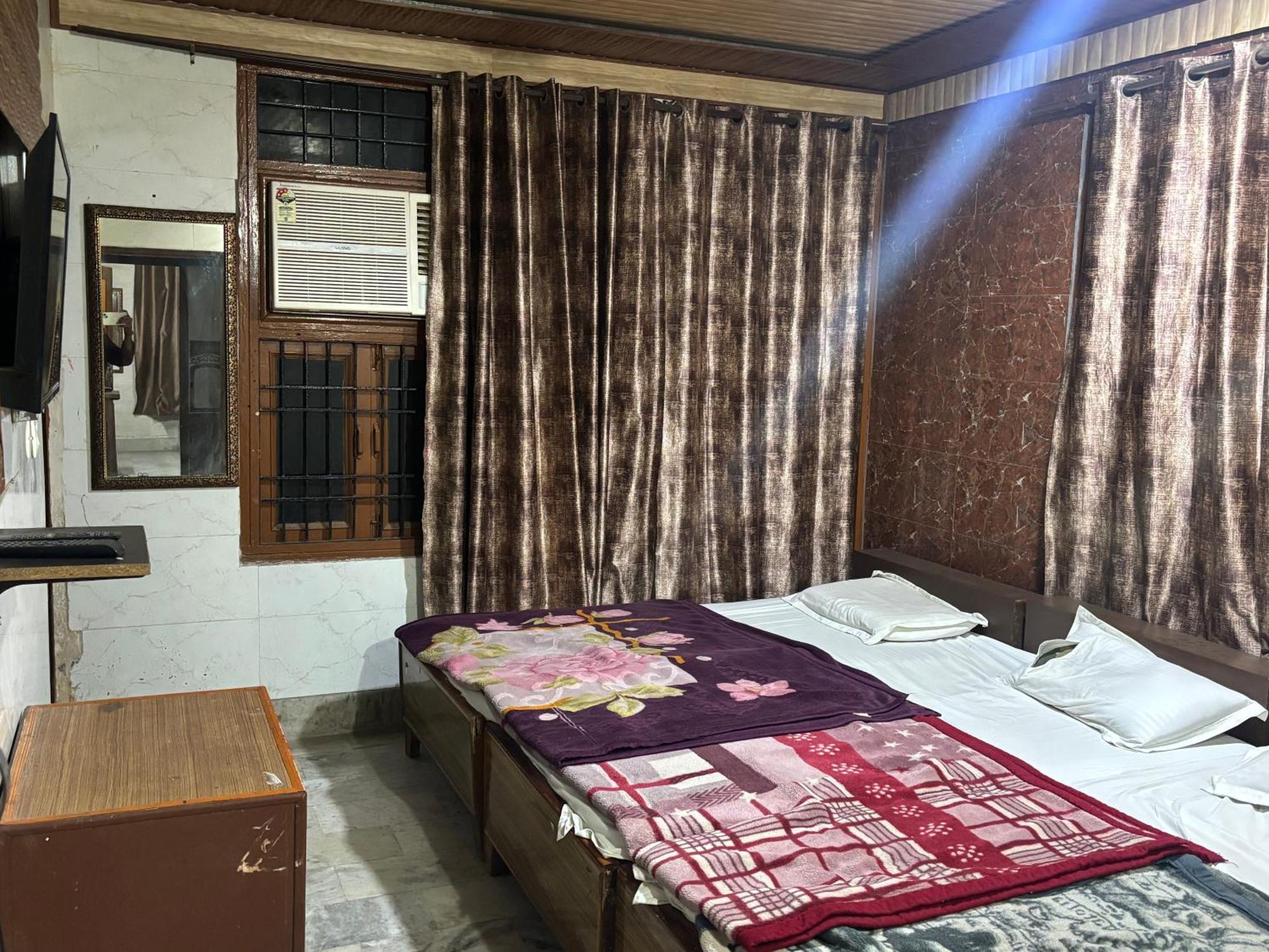 Sgh Guest House Mathura Eksteriør billede