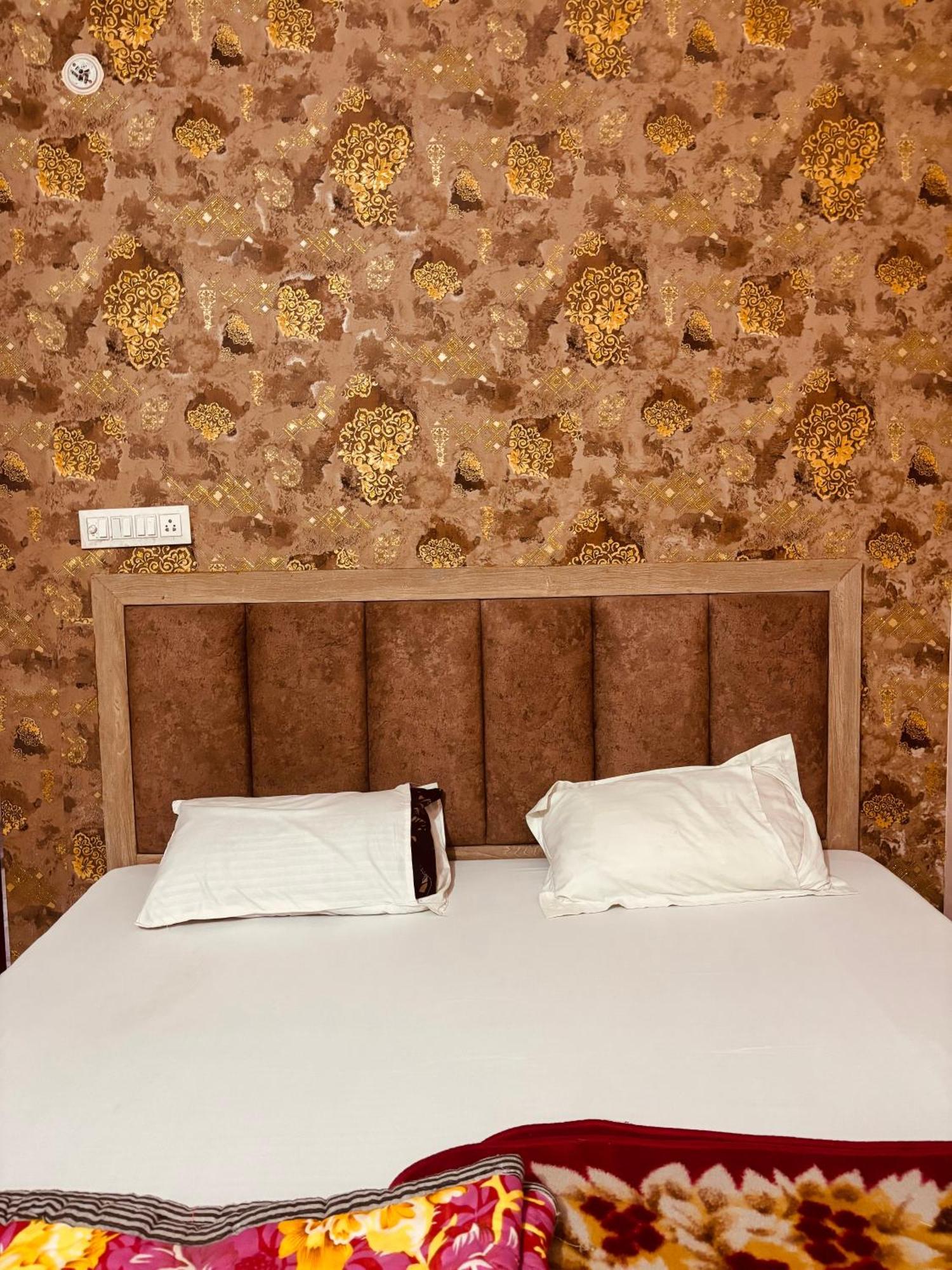 Sgh Guest House Mathura Eksteriør billede