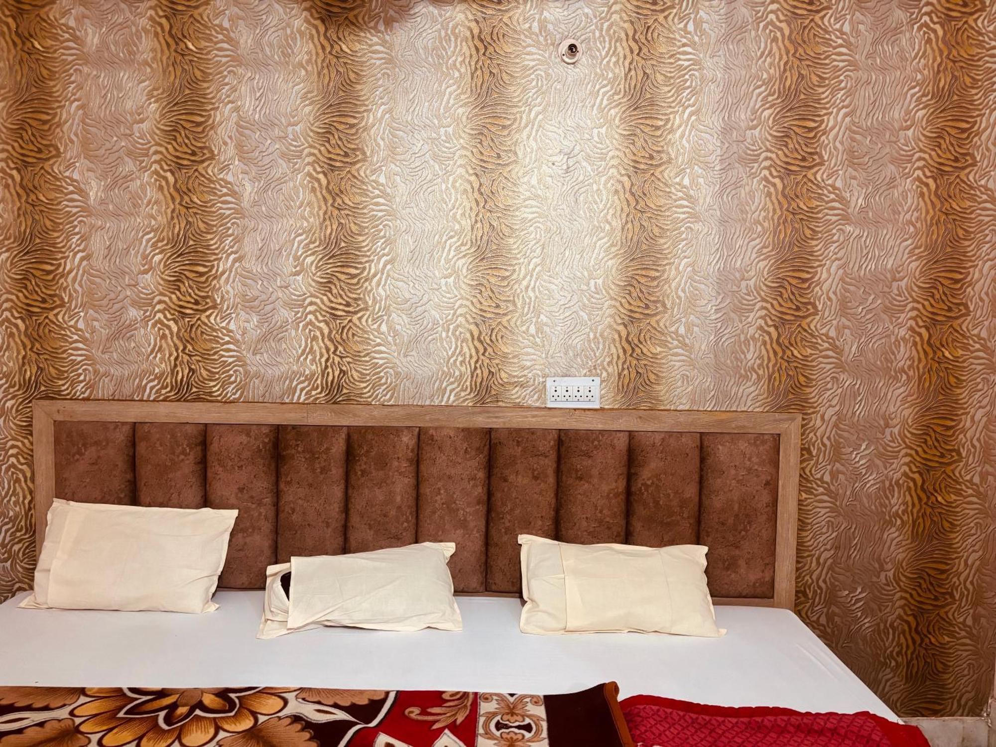 Sgh Guest House Mathura Eksteriør billede