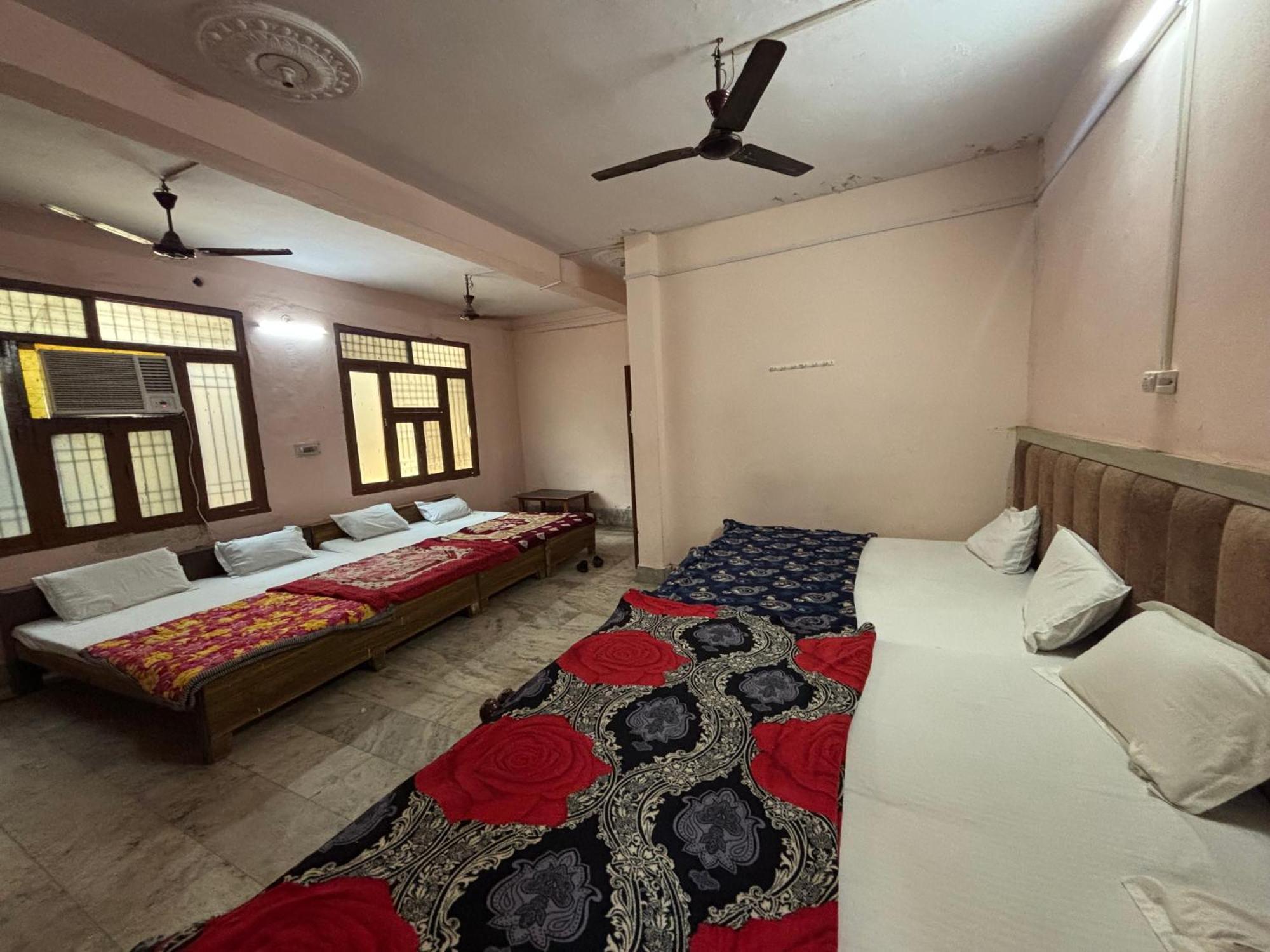 Sgh Guest House Mathura Eksteriør billede