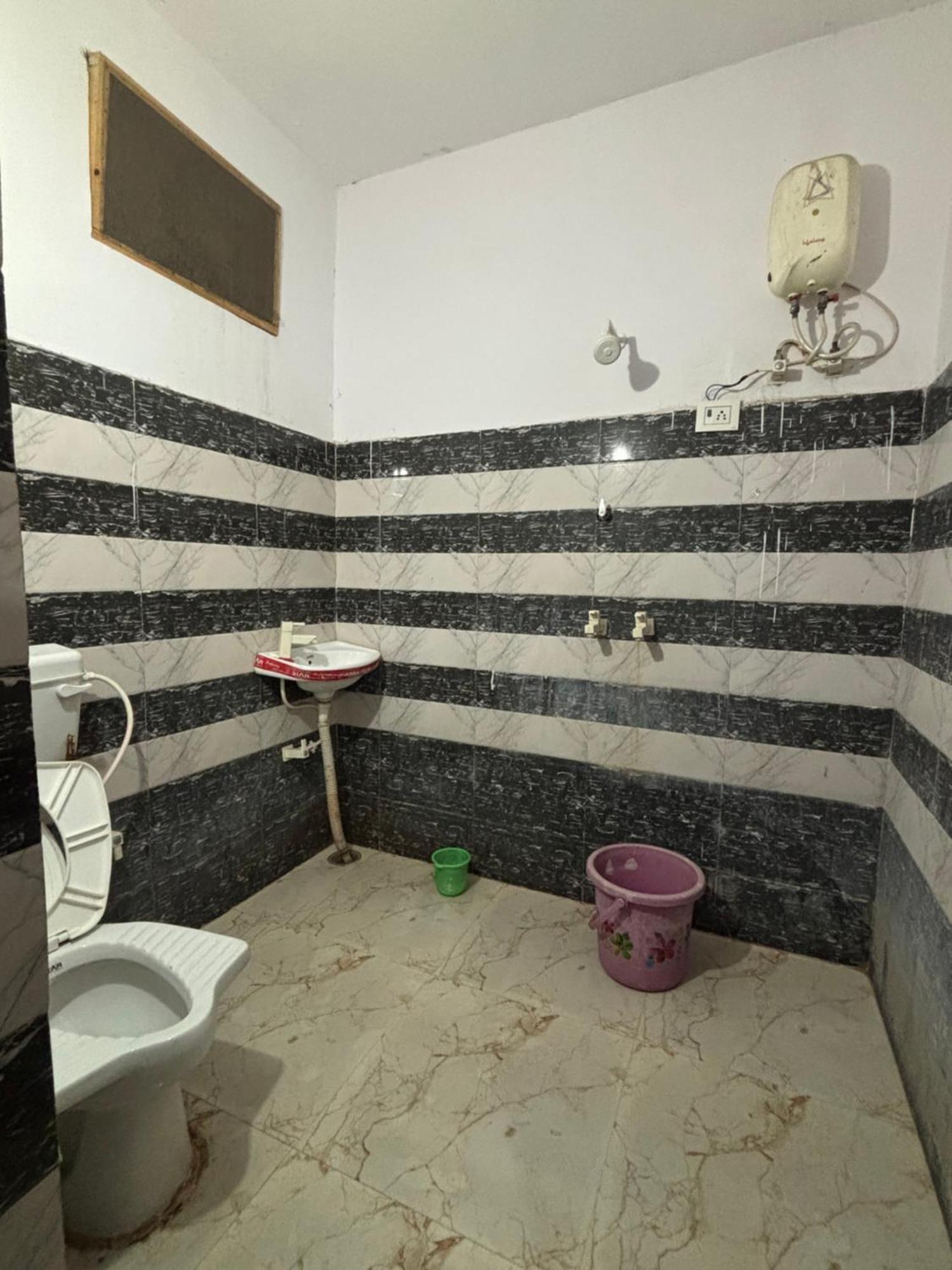 Sgh Guest House Mathura Eksteriør billede