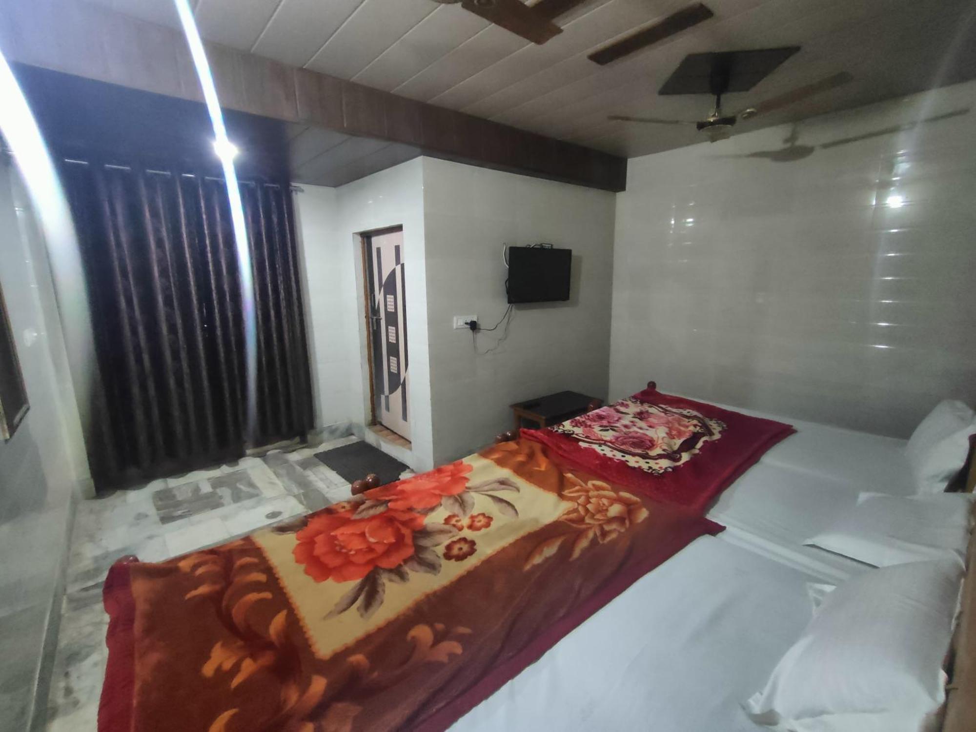 Sgh Guest House Mathura Eksteriør billede