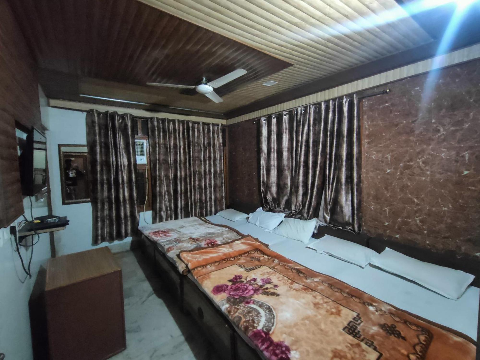 Sgh Guest House Mathura Eksteriør billede